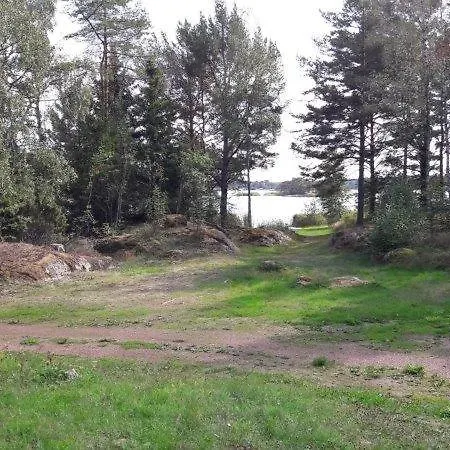 Mellangards - Foersta Stugan Nyaraló *